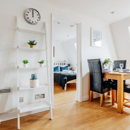Central 3 Bed Apartment At Regents Court, Newbury Newbury  Exterior photo
