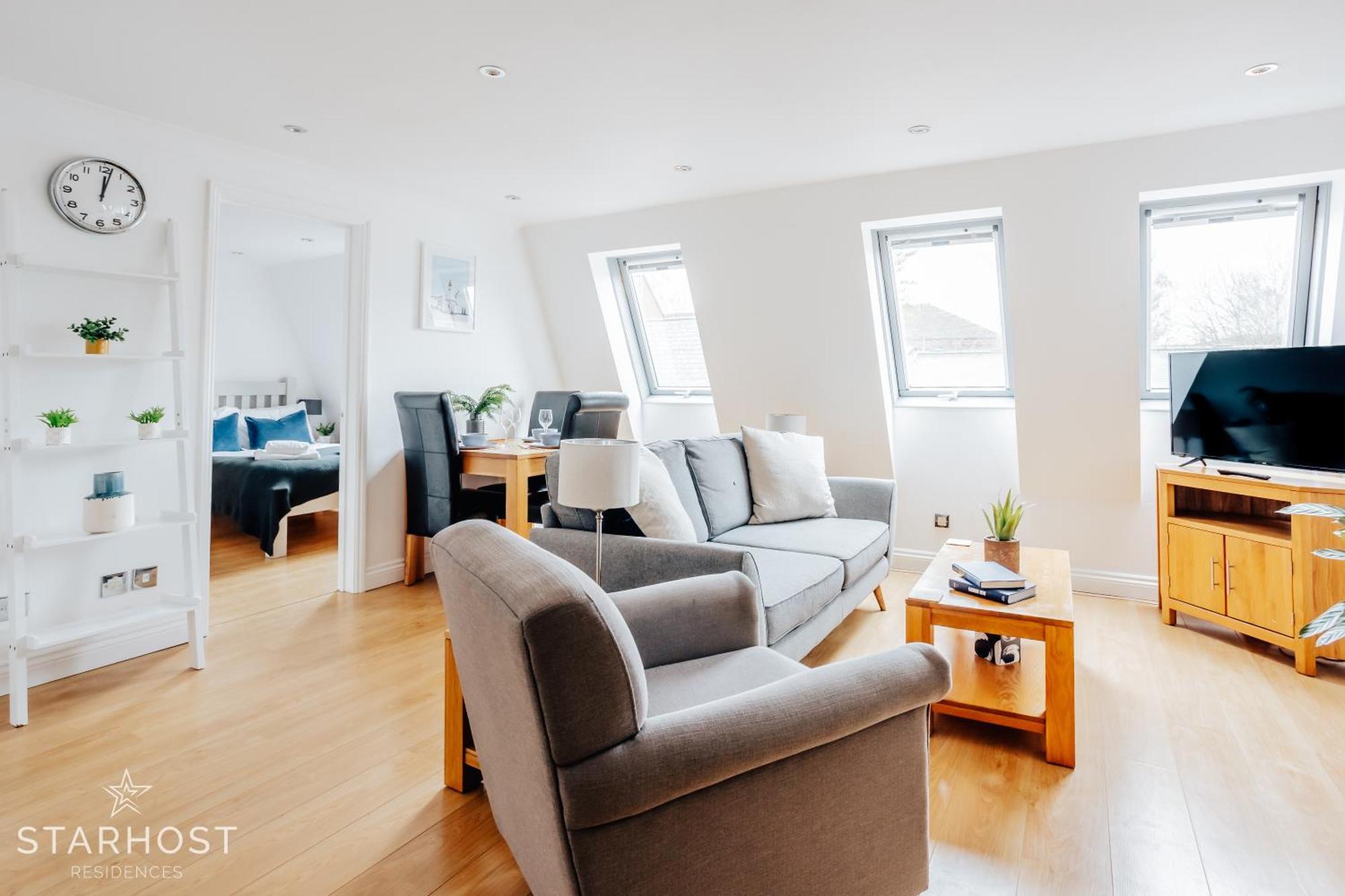 Central 3 Bed Apartment At Regents Court, Newbury Newbury  Exterior photo