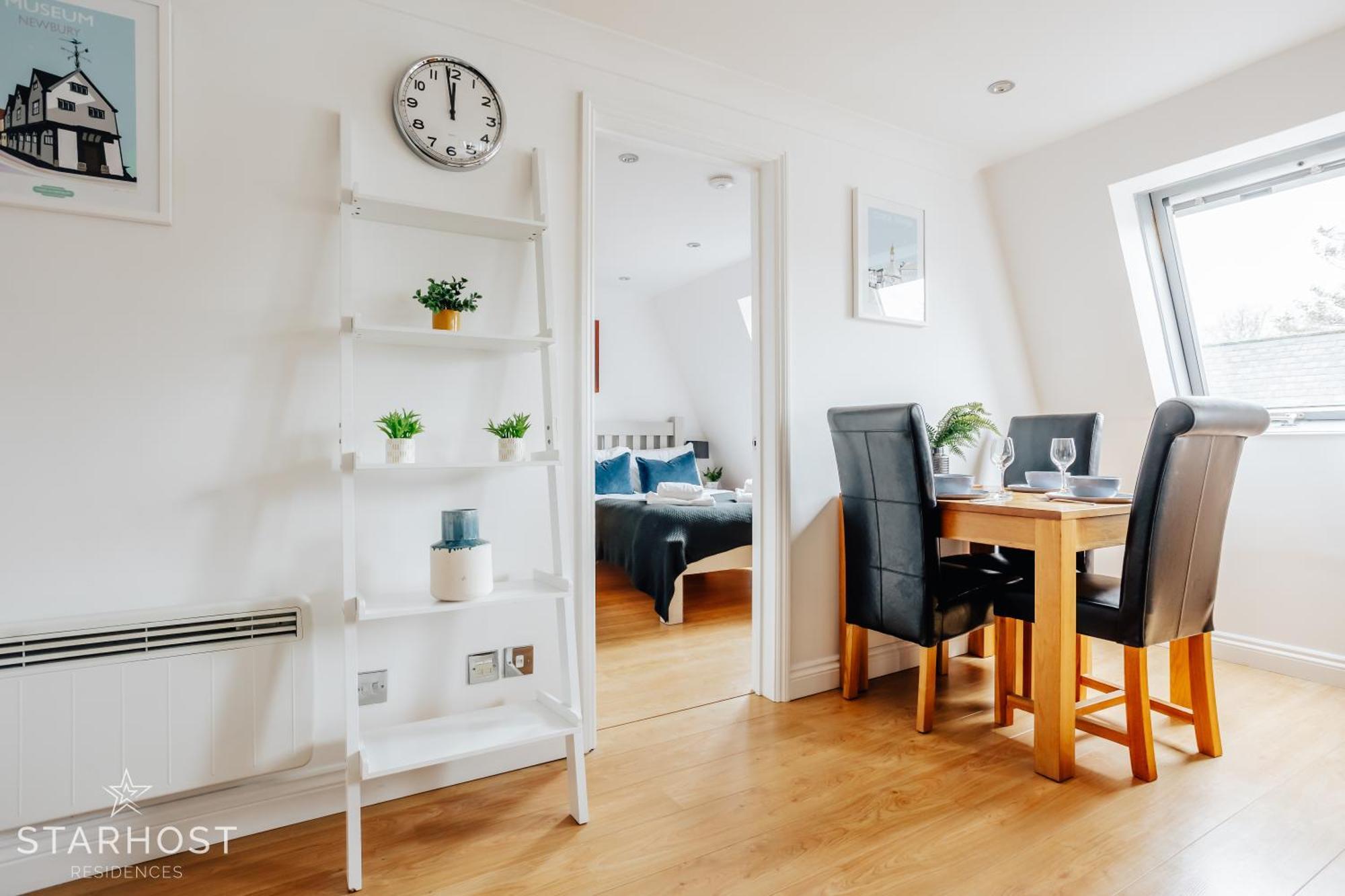 Central 3 Bed Apartment At Regents Court, Newbury Newbury  Exterior photo