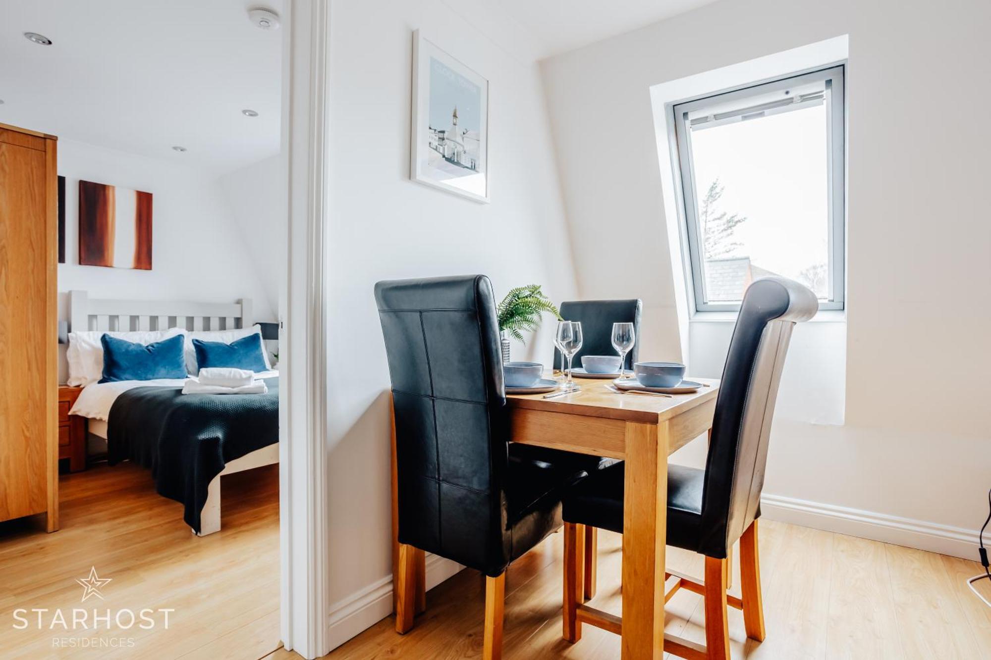 Central 3 Bed Apartment At Regents Court, Newbury Newbury  Exterior photo