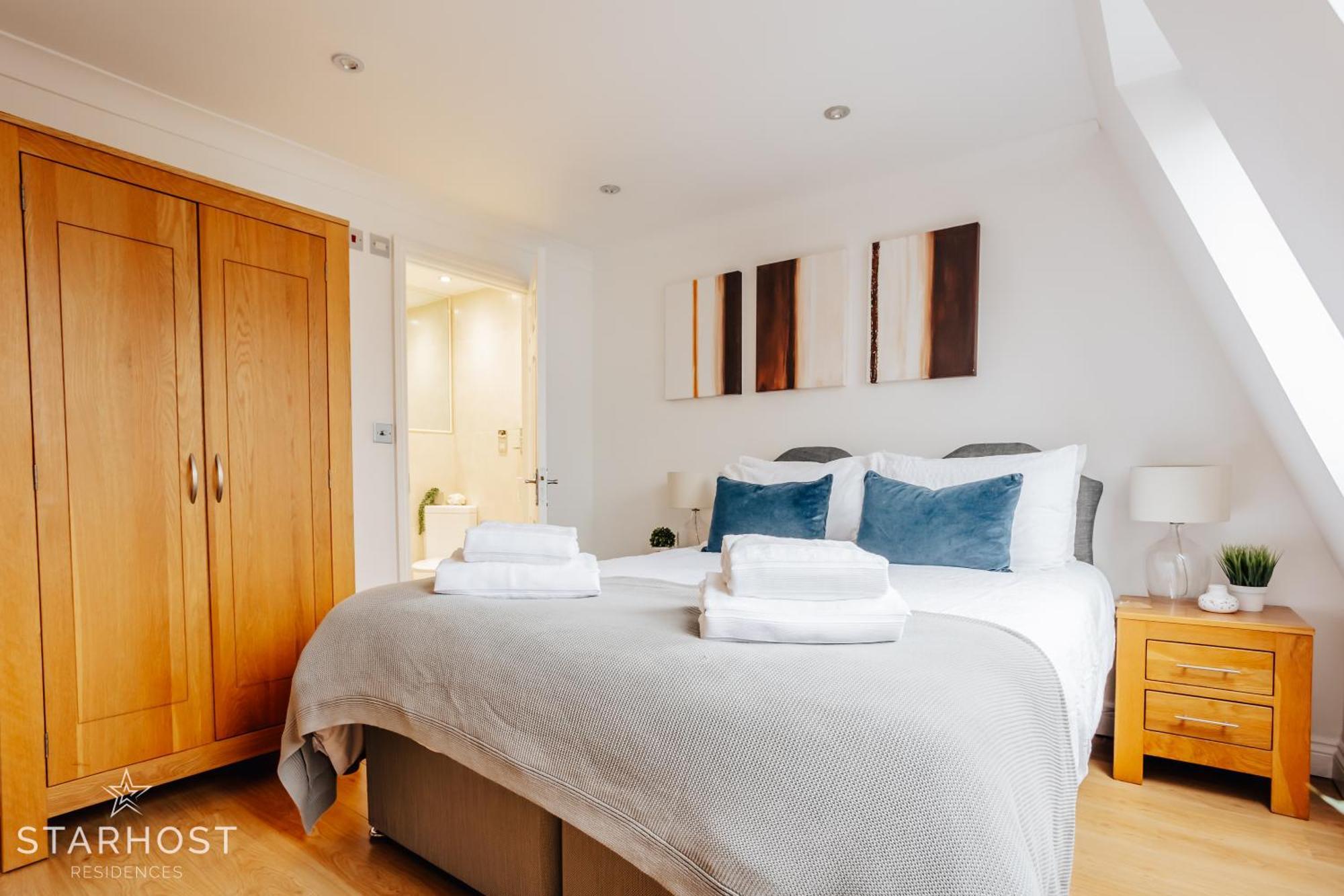 Central 3 Bed Apartment At Regents Court, Newbury Newbury  Exterior photo