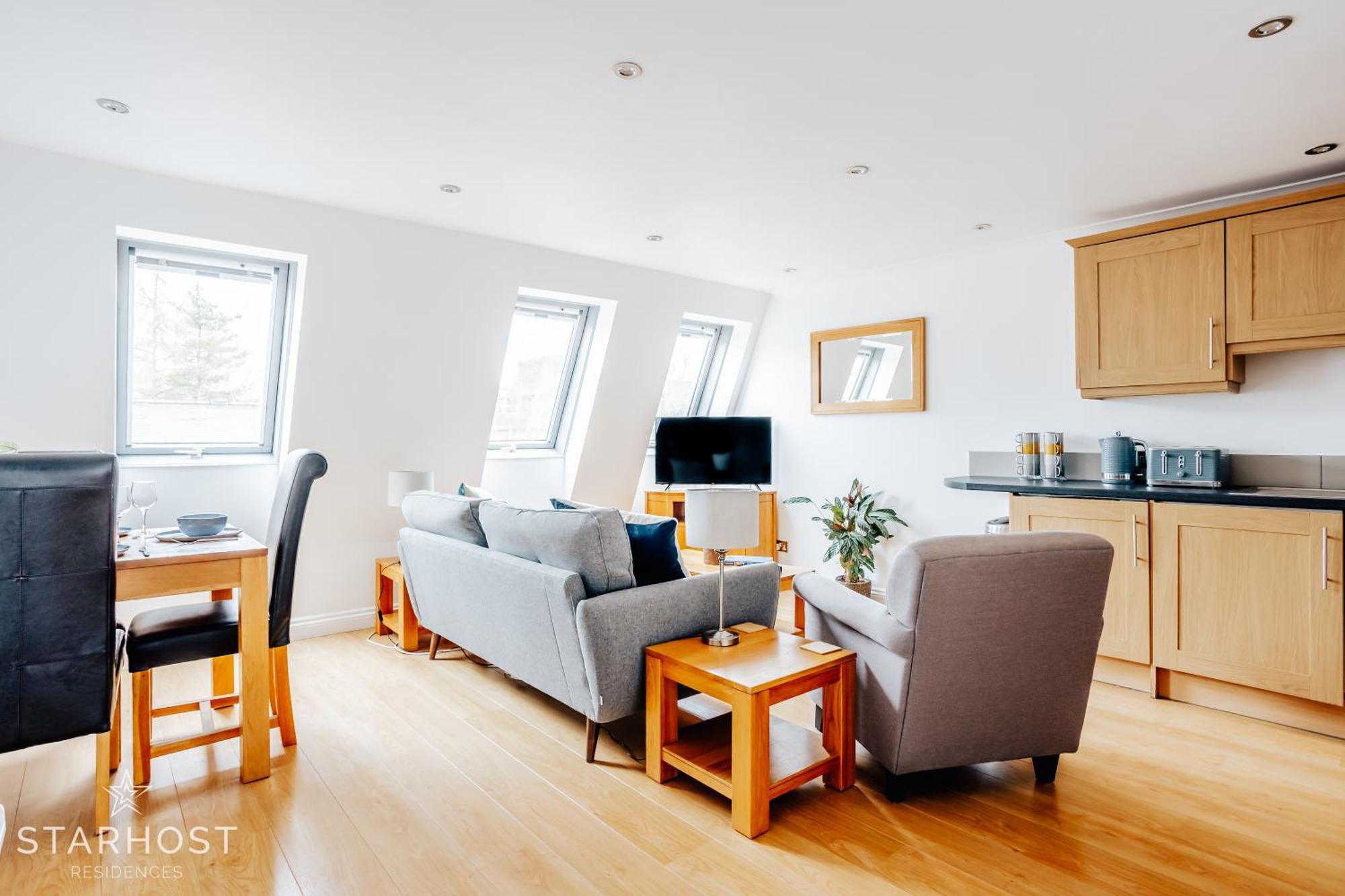 Central 3 Bed Apartment At Regents Court, Newbury Newbury  Exterior photo