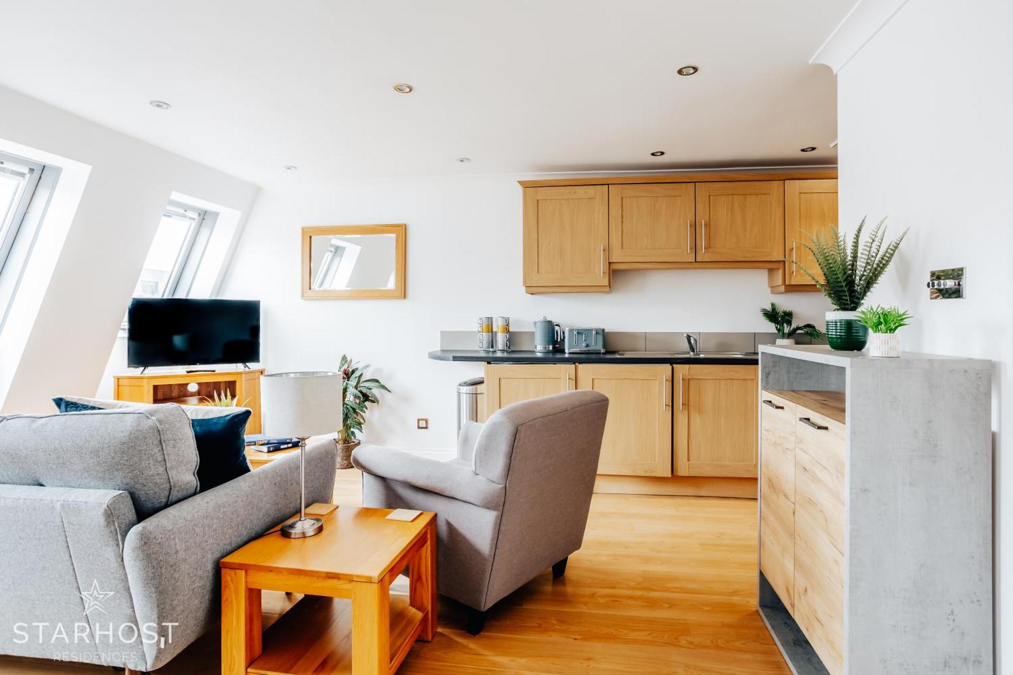 Central 3 Bed Apartment At Regents Court, Newbury Newbury  Exterior photo