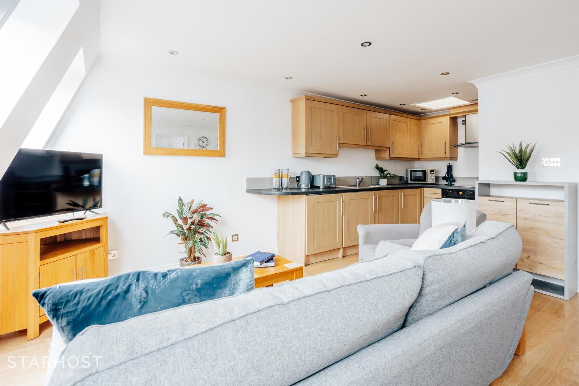 Central 3 Bed Apartment At Regents Court, Newbury Newbury  Exterior photo