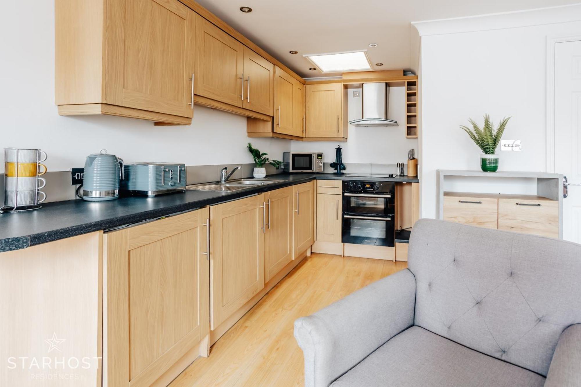 Central 3 Bed Apartment At Regents Court, Newbury Newbury  Exterior photo