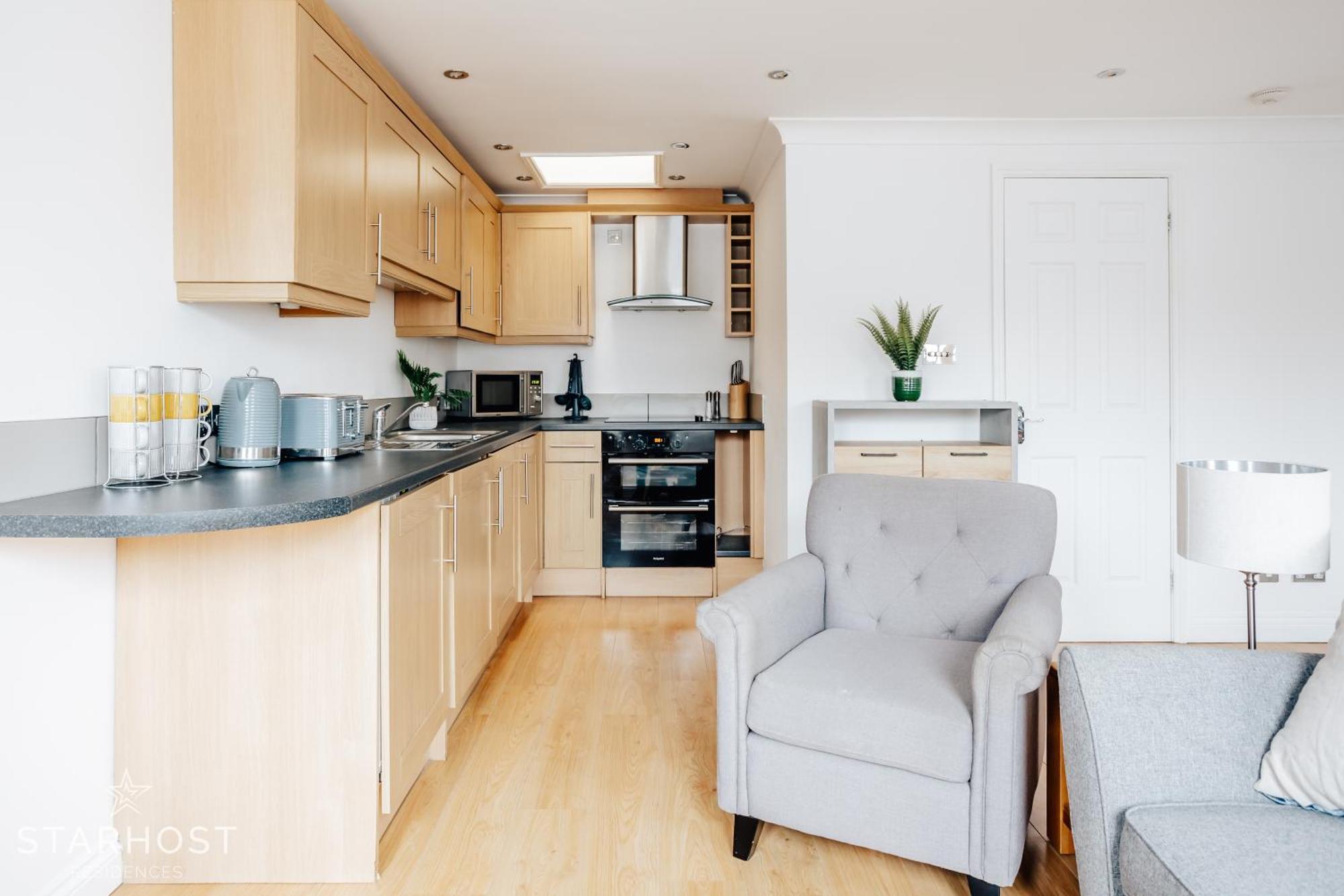 Central 3 Bed Apartment At Regents Court, Newbury Newbury  Exterior photo