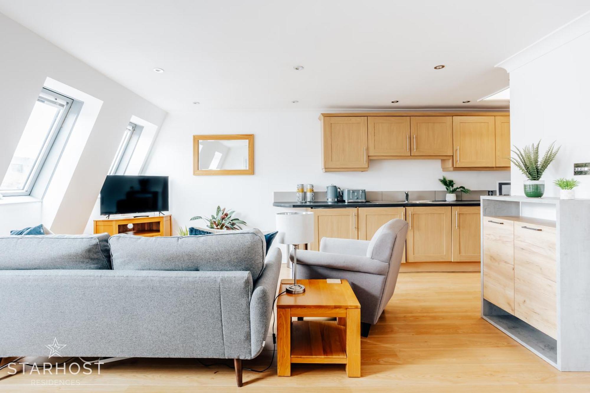 Central 3 Bed Apartment At Regents Court, Newbury Newbury  Exterior photo