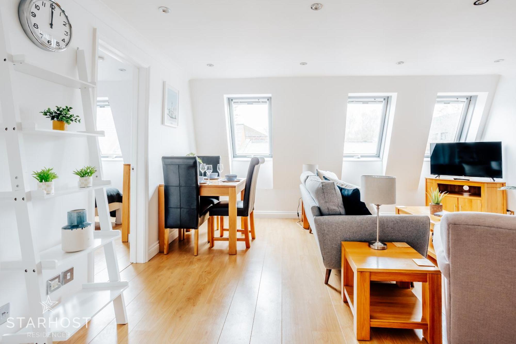 Central 3 Bed Apartment At Regents Court, Newbury Newbury  Exterior photo